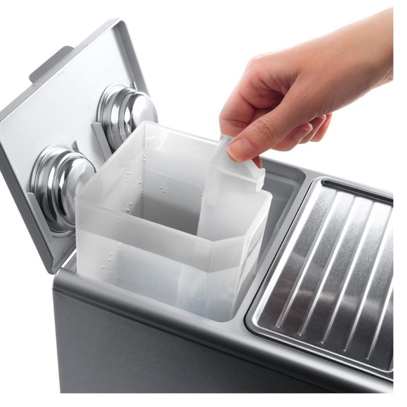 De'Longhi 15 Bar Pump Espresso and Cappuccino Machine with Premium Adjustable Fr - Picture 5 of 8